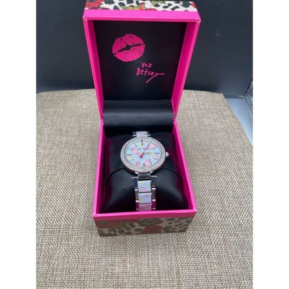 BETSEY JOHNSON WOMEN’’S Pale Blue FLORAL WRISTWATCH FLOWERS RHINESTONES New in B main image 11